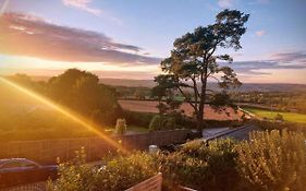 Minutes From Lyme Regis Self-Catering Suite With Stunning Countryside Views & Double Bath